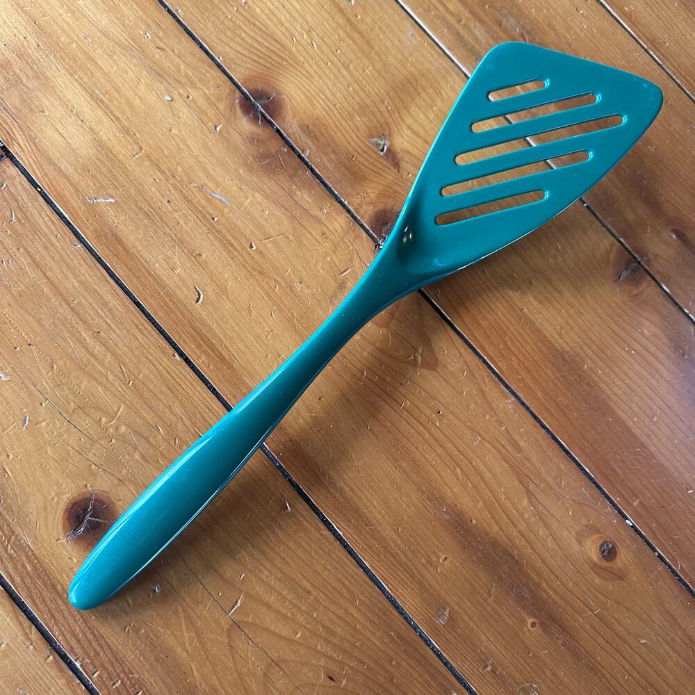 Preowned Hutzler Melamine Angled Slotted Spatula Turner Flipper Glossy Green 13"